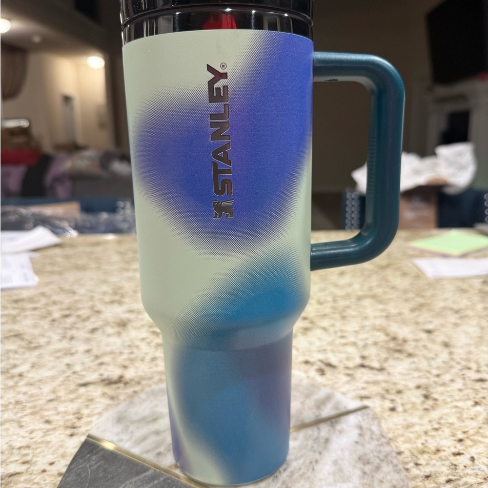 Stanley Coastal Tall Motion Flip Tumbler